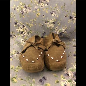 **LIKE NEW** Minnetonka Beaded Ankle Boot